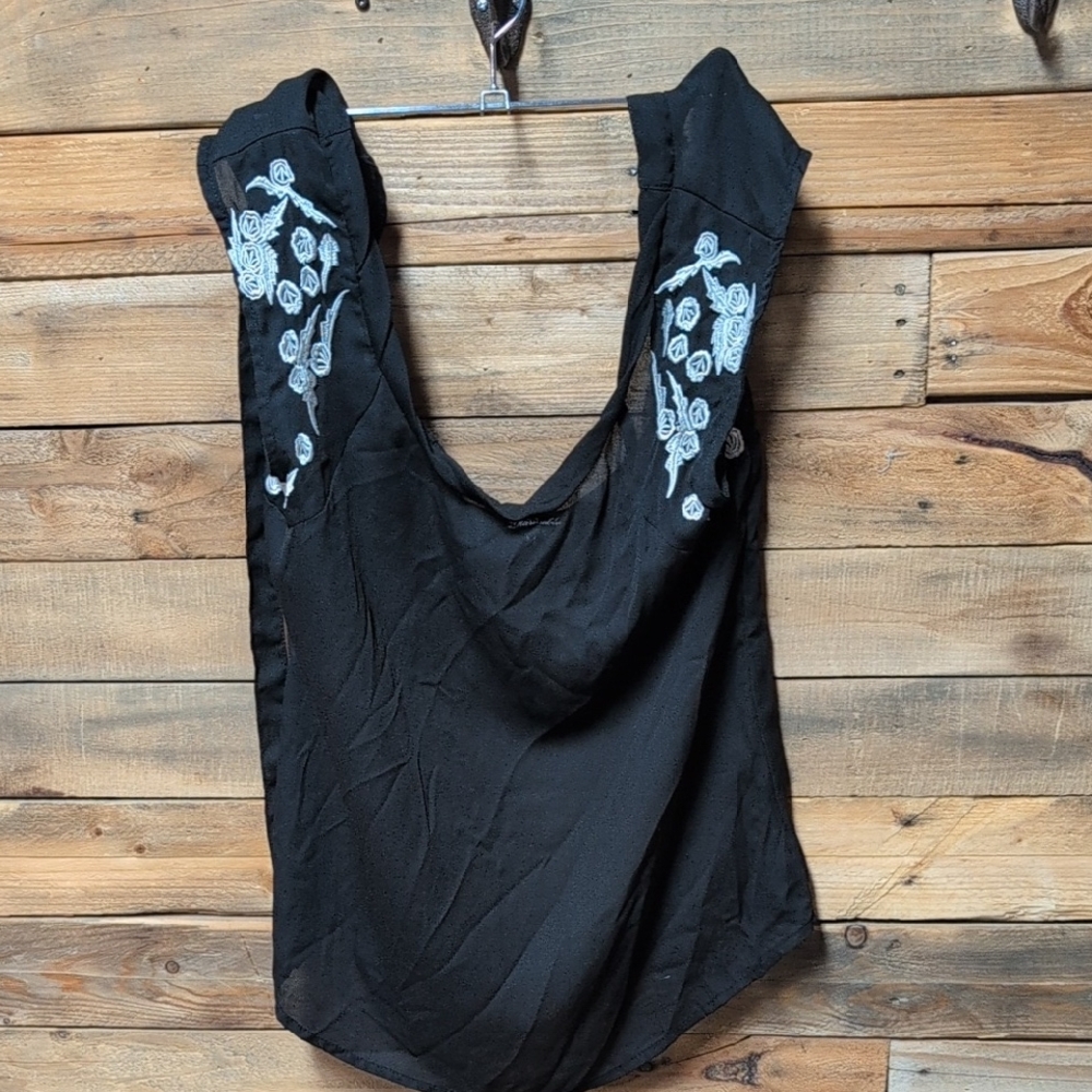 Marineblu Black Top with White Embroidery Cute Cheap Size M